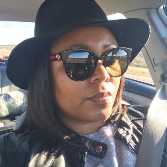 Meet your Posher, Belinda - Picture 3 of 3